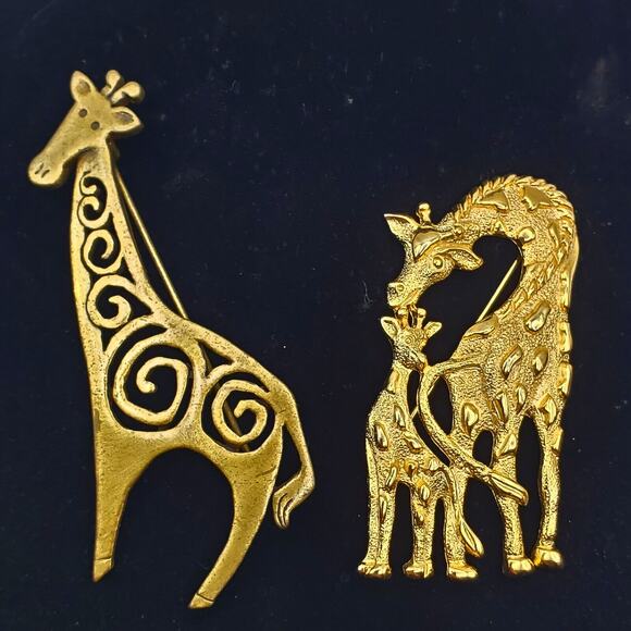 2 Gold Tone Giraffe Brooch Signed JJ & Casual Corner Pin Animal Figural Jonette - Picture 2 of 8